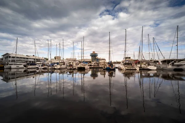 澳大利亚阳光海岸莫洛拉河上的一个美丽的码头照片 — 图库照片