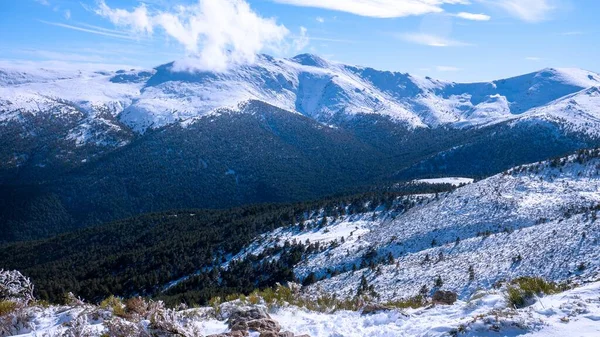 西班牙佩拉拉美丽的雪山照片 — 图库照片
