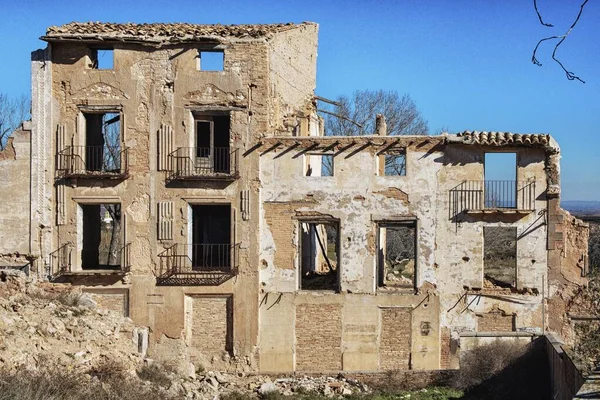 Стара Зруйнована Будівля Вікнами Вдень — стокове фото