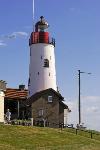 Tiro Vertical Farol Urk Holanda Com Céu Azul Nublado Fundo — Fotografia de Stock