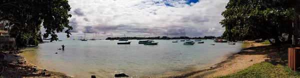 Eine Panoramaaufnahme Verankerter Boote Von Der Küste Mauritius Aus — Stockfoto