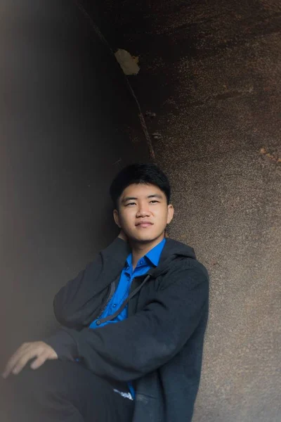 Young Asian Man Far Away Look Sitting Concrete Pipe Chi — Stock Photo, Image