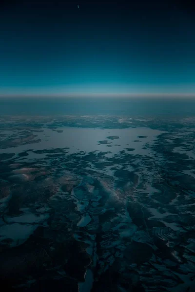 Tiro Aéreo Uma Bela Paisagem Coberta Neve Início Manhã — Fotografia de Stock