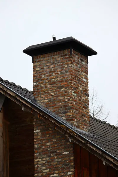 구름낀 굴뚝의 — 스톡 사진