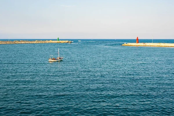 High Angle Shot Travelling Boat Trani Seaport Apulia Italy Clear — Stockfoto