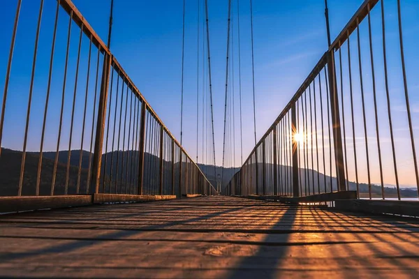 Tiro Ângulo Alto Uma Ponte Suspensa Bulgária Sobre Barragem Studen — Fotografia de Stock