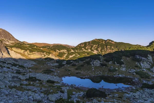 Bulgaristan Rila Dağındaki Küçük Bir Gölün Yüksek Açılı Görüntüsü — Stok fotoğraf