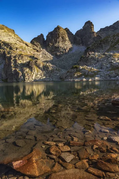 Vertical Shot Rocks Body Lake Transparent Water — Stock Photo, Image