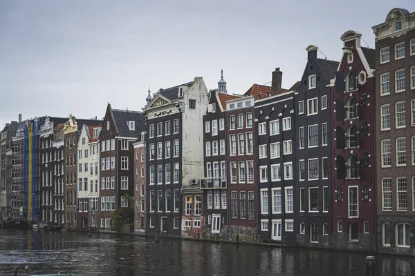 Los Edificios Con Fachadas Colores Frescos Amsterdam — Foto de Stock