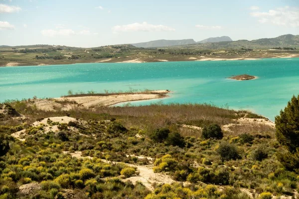 Een Prachtige Opname Van Het Torremendo Stuwmeer Spanje Een Zonnige — Stockfoto