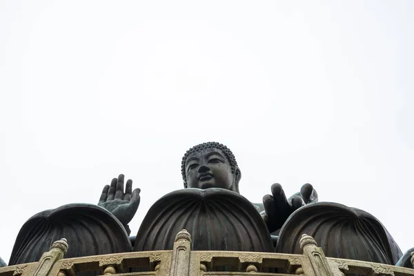 Tiro Ângulo Baixo Estátua Tian Tan Buddha Lantau Hong Kong — Fotografia de Stock