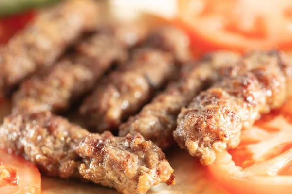 Selektivní Záběr Kebabu Rozmazaným Pozadím Fotografování Potravin — Stock fotografie