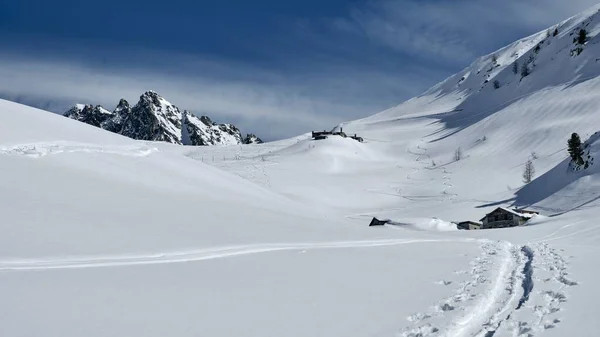 Красивый Снимок Горы Покрытой Снегом Col Lombarde Isola 2000 France — стоковое фото