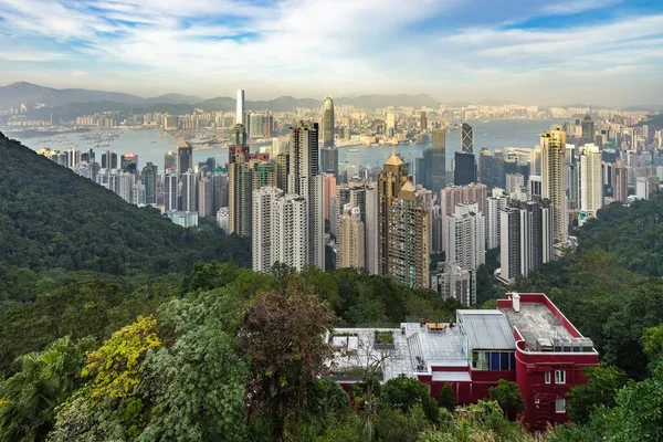 Die Skyline Hongkongs Vom Victoria Peak Unter Wolkenverhangenem Himmel Und — Stockfoto