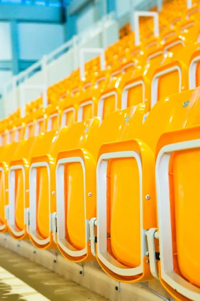 Zbliżenie Ujęcie Żółtego Plastikowego Stadionu Fotele — Zdjęcie stockowe