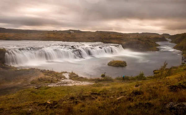 Beau Cliché Une Cascade Faxi Islande Avec Ciel Gris Nuageux — Photo