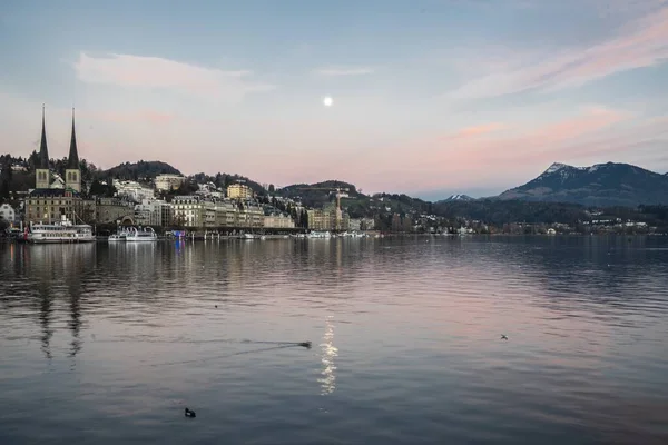 Panoramatický Záběr Jezera Lucerna Věžemi Kostela Leodegara — Stock fotografie