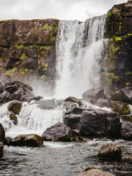 Spěchající Voda Oxarfoss Falls Skalnatou Pánev Národním Parku Thingvellir Island — Stock fotografie