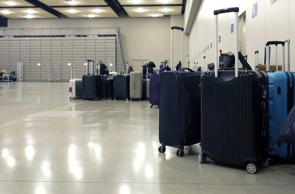 机场内不同尺寸的行李袋 — 图库照片