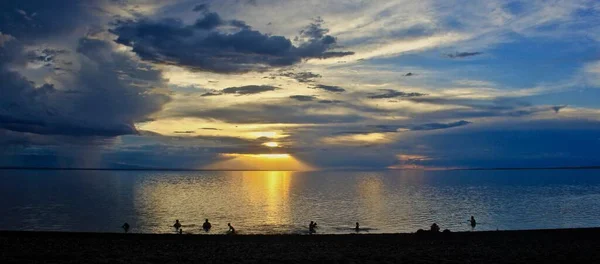 Una Toma Panorámica Lago Durante Puesta Del Sol Reflejo —  Fotos de Stock