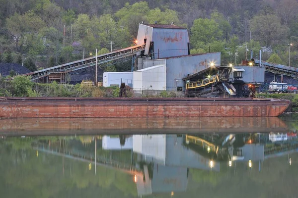 Batı Virginia Morgantown Yakınlarındaki Monongahela Nehri Nde Bir Kömür Hazırlama — Stok fotoğraf