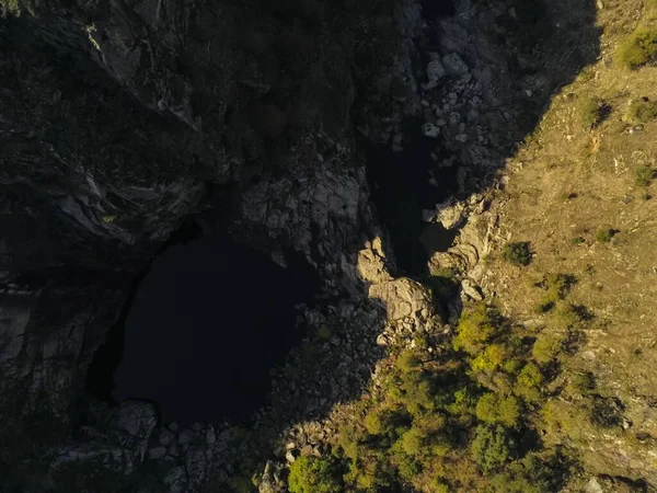 Letecký Záběr Rybník Poblíž Útesu Arribes Del Duero Salamance Španělsko — Stock fotografie