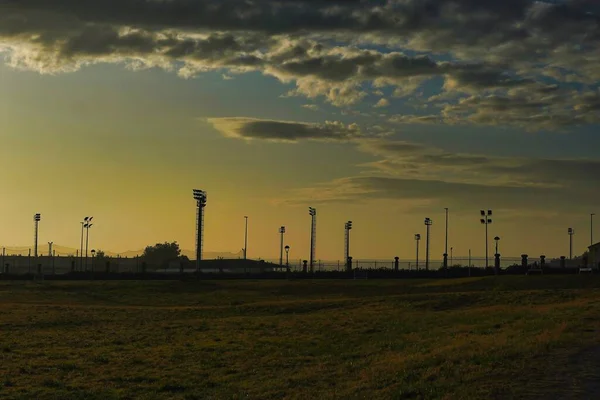 Radiotornen Fältet Coruna Galicien Spanien Vid Solnedgången — Stockfoto