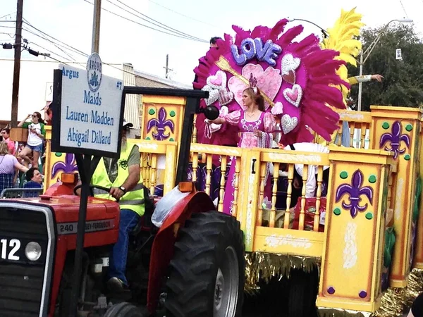 Novos Orleans Estados Unidos Fevereiro 2017 Donzelas Desfile Krewe Argus — Fotografia de Stock