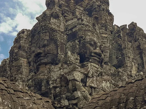 Low Angle Shot Serene Smiling Faces Carved Bayon Temple Siem — Stock Photo, Image