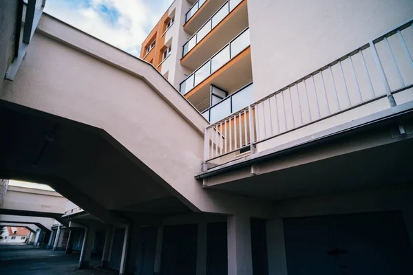 Low Angle View Modern Building Cloudy Sky Daytime — Stock Photo, Image