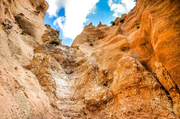 Low Angle Shot Cliffs Blue Sky Umbria Italy — Stock Photo, Image