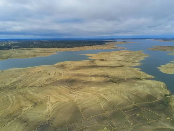 Een Luchtfoto Van Lege Velden Bij Rivier Salamanca Spanje — Stockfoto