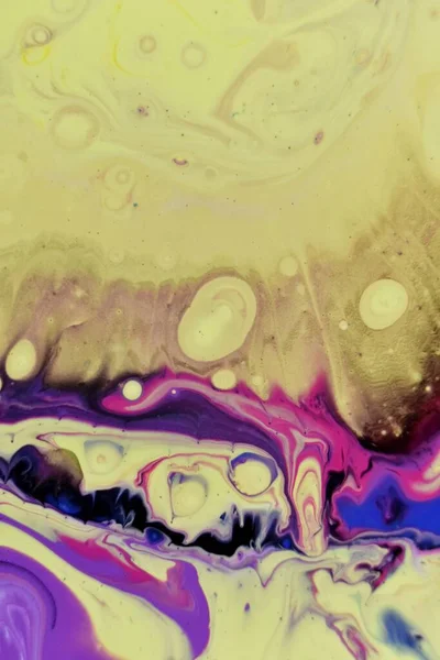 Вертикальный Снимок Абстрактного Фона Красочной Акриловой Краски Масляной Смеси — стоковое фото