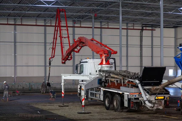 Een Witte Pompbeton Gieten Beton Voor Vloeren Van Een Nieuw — Stockfoto