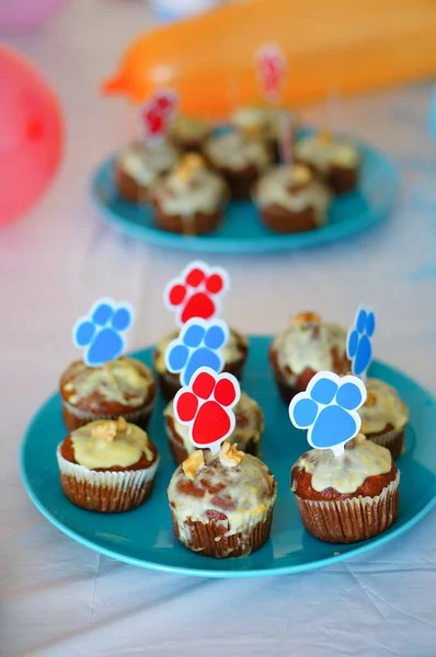 Una Gran Cantidad Magdalenas Chocolate Caseras Decoradas Con Caramelos Palma — Foto de Stock