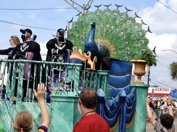 Nuevos Orleanes Estados Unidos Febrero 2017 Flotador Mardi Gras Peacock —  Fotos de Stock