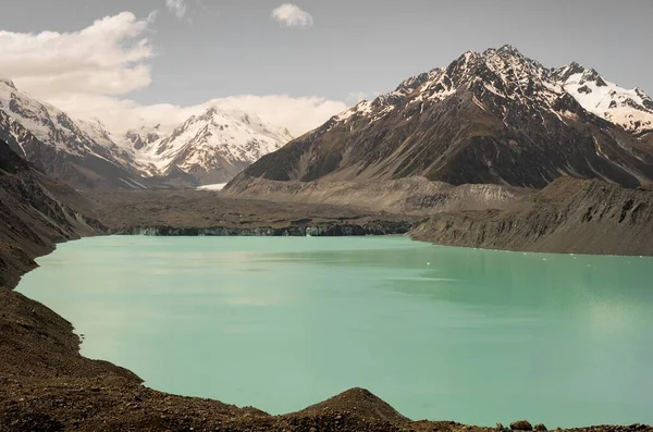 Hooker Glacier Surrounded Rocks Covered Snow New Zealand — Stock fotografie