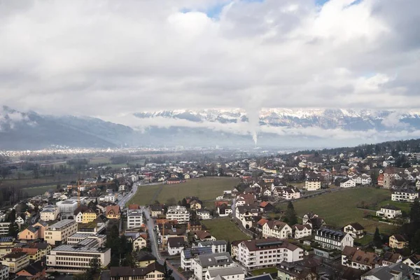 Bulutlu Bir Günde Vaduz Lihtenştayn Hava Görüntüsü — Stok fotoğraf