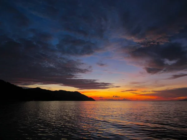 Красивый Снимок Силуэтов Время Заката Пляже Раджа Ампат Индонезия — стоковое фото