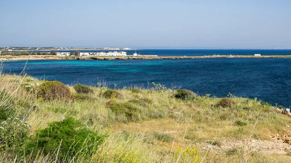 Middellandse Zee Zeegezicht Van Favignana Kustlijn Met Punta Longa Dorp — Stockfoto