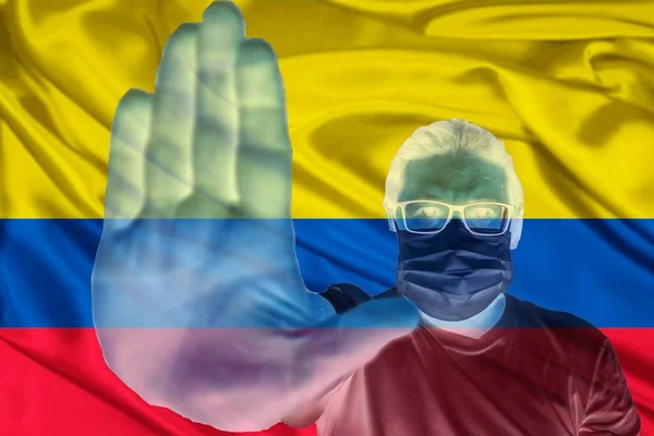 コロンビアの旗の上でストップジェスチャーをしています — ストック写真