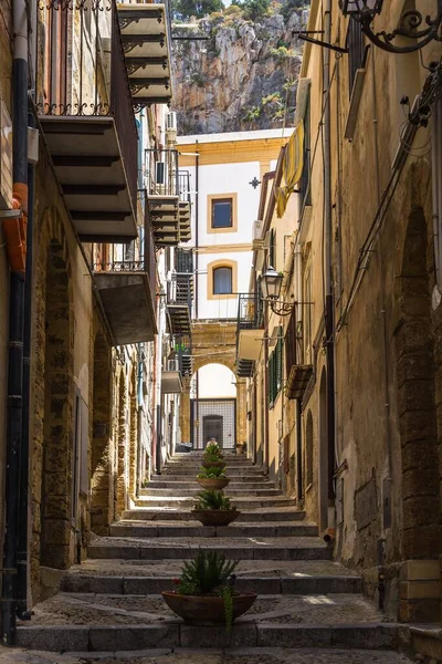 Vertical Shot Cefalu Old Town Buildings Staircases Sicily Italy — Stock Photo, Image
