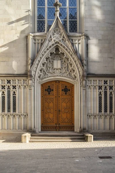 Είσοδος Της Εκκλησίας Του Αγίου Lawrence Περίτεχνα Γλυπτά — Φωτογραφία Αρχείου