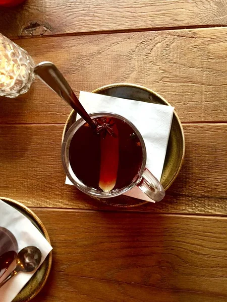 Hermoso Trago Una Taza Una Mesa Madera Con Una Cuchara — Foto de Stock