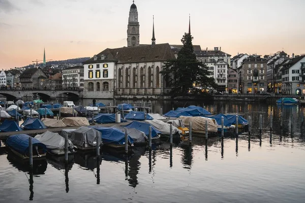 Sebuah Panorama Ditembak Dari Kota Zurich Sepanjang Sungai Limmat Dengan — Stok Foto