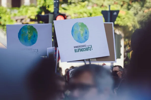 Mnichov Německo 2019 Demonstrace Transparentu Planetou Země Protestní Stávku Která — Stock fotografie