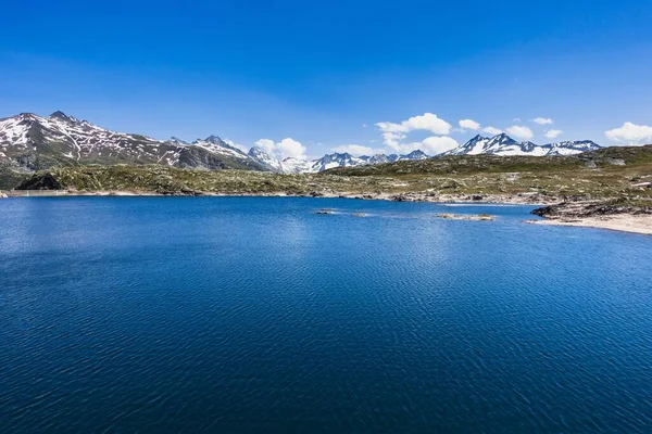 Sebuah Gambar Air Biru Danau Totensee Grimsel Pass Valais Swiss — Stok Foto