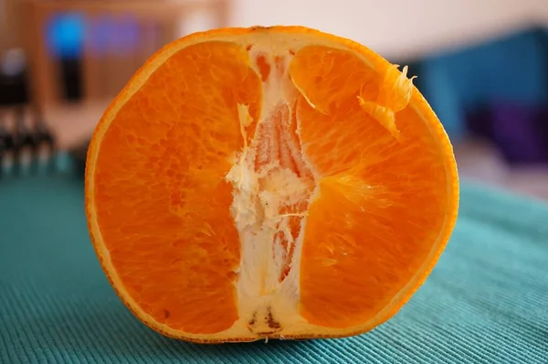 Primer Plano Corte Naranja Con Fondo Borroso — Foto de Stock