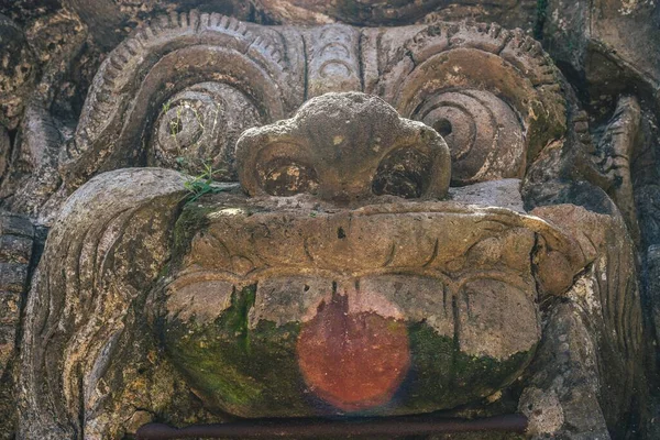 Een Close Van Het Beeld Boven Ingang Van Goa Gajah — Stockfoto