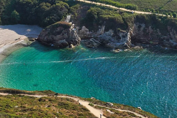 Spanya Galiçya Coruna Daki Turkuaz Denizi Çevreleyen Kayaların Yüksek Açılı — Stok fotoğraf